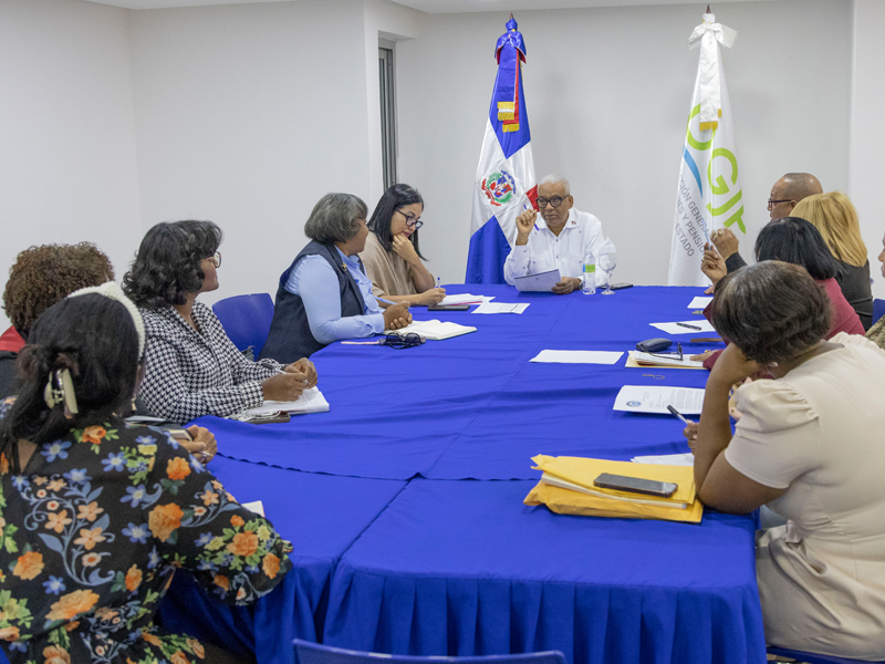 El director general de Jubilaciones y Pensiones a Cargo del Estado, licenciado Juan Rosa, recibió a representantes de gremios de enfermería del país, en un encuentro orientado a fortalecer el dialogo institucional y abordar temas relacionados con los procesos de jubilaciones y pensiones del área de enfermería. El director general de Jubilaciones y Pensiones a Cargo del Estado, licenciado Juan Rosa, recibió a representantes de gremios de enfermería del país, en un encuentro orientado a fortalecer el dialogo institucional y abordar temas relacionados con los procesos de jubilaciones y pensiones del área de enfermería.