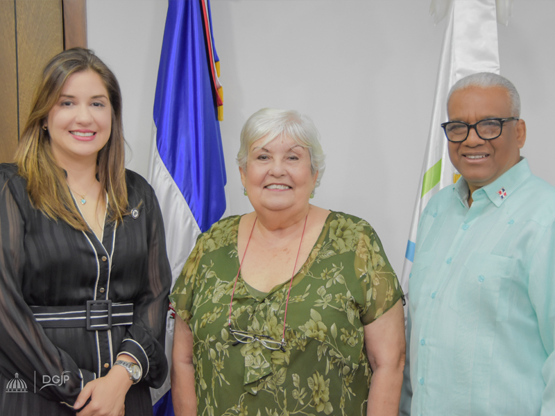 El director general  Jubilaciones y Pensiones a Cargo del Estado (DGJP), licenciado Juan Rosa, recibió en su despacho la visita de cortesía de la directora del Centro de Capacitación en Política y Gestión Fiscal (CAPGEFI), licenciada Mónica Peña, con quien sostuvo un cordial encuentro orientado al fortalecimiento de la cooperación interinstitucional.