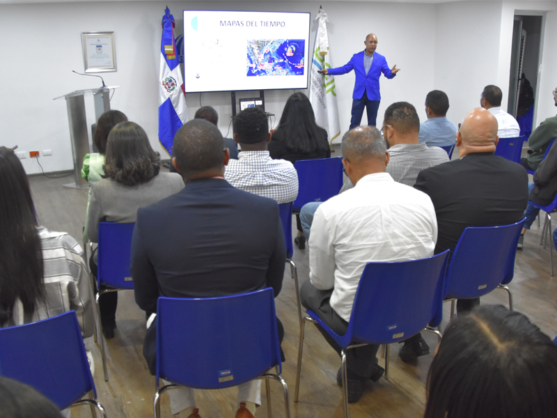 Con el objetivo de seguir fortaleciendo los conocimientos y capacidades de preparación, prevención y respuesta ante posibles eventos hidrometeorológicos, la Dirección General de Jubilaciones y Pensiones a Cargo del Estado (DGJP), en coordinación con el Instituto Dominicano de Meteorología (INDOMET), impartieron el taller sobre Temporada Ciclónica, dirigido especialmente a los colaboradores del departamento Administrativo, las áreas de Servicios Generales, Mantenimiento y a miembros del Comité Mixto de Seguridad y Salud. Con el objetivo de seguir fortaleciendo los conocimientos y capacidades de preparación, prevención y respuesta ante posibles eventos hidrometeorológicos, la Dirección General de Jubilaciones y Pensiones a Cargo del Estado (DGJP), en coordinación con el Instituto Dominicano de Meteorología (INDOMET), impartieron el taller sobre Temporada Ciclónica, dirigido especialmente a los colaboradores del departamento Administrativo, las áreas de Servicios Generales, Mantenimiento y a miembros del Comité Mixto de Seguridad y Salud.