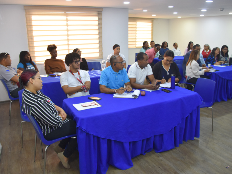 La Dirección General de Jubilaciones y Pensiones a Cargo del Estado (DGJP), en coordinación con el Instituto Nacional de Formación Técnico Profesional (INFOTEP), realizó el curso-taller “Servicio al Cliente”, con el propósito de fortalecer las competencias de sus colaboradores en atención, comunicación efectiva, empatía, inteligencia emocional y orientación hacia la calidad.
