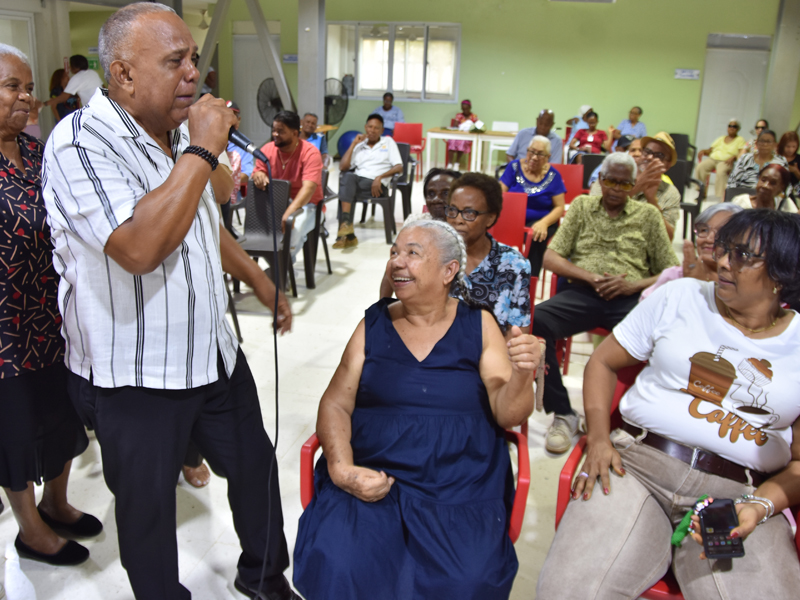 Como parte de su compromiso social y con el propósito de promover acciones que contribuyan al bienestar y la integración de los adultos mayores, colaboradores de la Dirección General de Jubilaciones y Pensiones a Cargo del Estado (DGJP), realizaron una visita al Centro de Atención Integral para el Adulto Mayor Ciudad Juan Bosch del Consejo Nacional de la Persona Envejeciente (CONAPE). Como parte de su compromiso social y con el propósito de promover acciones que contribuyan al bienestar y la
integración de los adultos mayores, colaboradores de la Dirección General de Jubilaciones y Pensiones a Cargo del Estado (DGJP), realizaron una visita al Centro de Atención Integral para el Adulto Mayor Ciudad Juan Bosch del Consejo Nacional de la Persona Envejeciente (CONAPE).