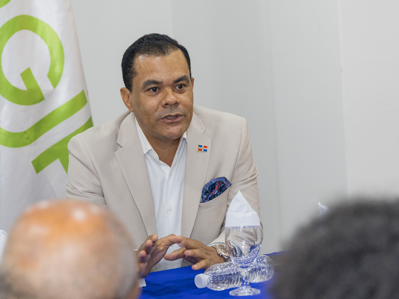 El director general de Jubilaciones y Pensiones a Cargo del Estado (DGJP), licenciado Juan Rosa, y el director general de la Dirección General de Información y Defensa de los Afiliados a la Seguridad Social (DIDA), licenciado Elías Báez de los Santos, encabezaron un encuentro con funcionarios de ambas instituciones, con el propósito de fortalecer la coordinación interinstitucional, establecer acciones conjuntas y optimizar los mecanismos de atención, orientación y respuesta a las solicitudes, reclamaciones y casos relacionados con jubilaciones y pensiones. El director general de Jubilaciones y Pensiones a Cargo del Estado (DGJP), licenciado Juan Rosa, y el director general de la Dirección General de Información y Defensa de los Afiliados a la Seguridad Social (DIDA), licenciado Elías Báez de los Santos, encabezaron un encuentro con funcionarios de ambas instituciones, con el propósito de fortalecer la coordinación interinstitucional, establecer acciones conjuntas y optimizar los mecanismos de atención, orientación y respuesta a las solicitudes, reclamaciones y casos relacionados con jubilaciones y pensiones.