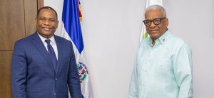 El director general de Jubilaciones y Pensiones a Cargo del Estado (DGJP), licenciado Juan Rosa, recibió en su despacho la visita de cortesía del diputado de Santo Domingo Oeste, Félix Encarnación, encuentro donde abordaron temas de interés común relacionados con el fortalecimiento de las políticas públicas en materia de jubilaciones y pensiones.