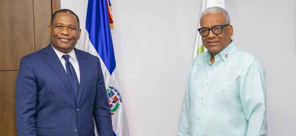 El director general de Jubilaciones y Pensiones a Cargo del Estado (DGJP), licenciado Juan Rosa, recibió en su despacho la visita de cortesía del diputado de Santo Domingo Oeste, Félix Encarnación, encuentro donde abordaron temas de interés común relacionados con el fortalecimiento de las políticas públicas en materia de jubilaciones y pensiones.