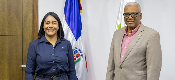 El director general de Jubilaciones y Pensiones a Cargo del Estado (DGJP), licenciado Juan Rosa, recibió la visita de cortesía de la diputada del municipio Santo Domingo Oeste, Leyvi Bautista, con quien estuvo abordando tema relacionados con la seguridad social y al fortalecimiento de las políticas públicas, en beneficio de los más vulnerables.