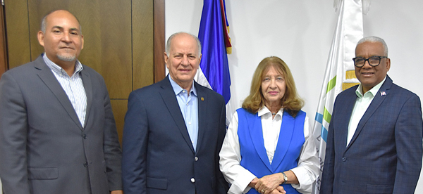 El director general de Jubilaciones y Pensiones a Cargo del Estado (DGJP), licenciado Juan Rosa, recibió en su despacho la visita de cortesía del coordinador general de la Feria Ecoturística y de Producción, doctor José Serulle, presidente-fundador de la Fundación Ciencia y Arte, entidad organizadora de este importante evento.