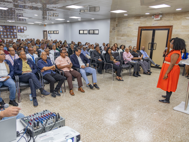 La Dirección General de Jubilaciones y Pensiones a Cargo del Estado (DGJP), impartió la charla titulada: “Sistema de Reparto Estatal: procedimientos y beneficios para los afiliados”, en el Centro de Exportación e Inversión de la República Dominicana (PRODOMINICANA) y la Contraloría General de la República, con el propósito de fortalecer los conocimientos de los colaboradores en materia de pensiones. La Dirección General de Jubilaciones y Pensiones a Cargo del Estado (DGJP), impartió la charla titulada: “Sistema de Reparto Estatal: procedimientos y beneficios para los afiliados”, en el Centro de Exportación e Inversión de la República Dominicana (PRODOMINICANA) y la Contraloría General de la República, con el propósito de fortalecer los conocimientos de los colaboradores en materia de pensiones.