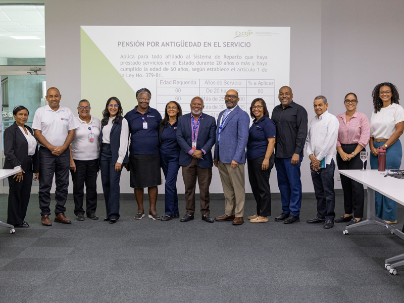 La Dirección General de Jubilaciones y Pensiones a Cargo del Estado (DGJP), impartió la charla titulada: “Sistema de Reparto Estatal: procedimientos y beneficios para los afiliados”, en el Centro de Exportación e Inversión de la República Dominicana (PRODOMINICANA) y la Contraloría General de la República, con el propósito de fortalecer los conocimientos de los colaboradores en materia de pensiones. La Dirección General de Jubilaciones y Pensiones a Cargo del Estado (DGJP), impartió la charla titulada: “Sistema de Reparto Estatal: procedimientos y beneficios para los afiliados”, en el Centro de Exportación e Inversión de la República Dominicana (PRODOMINICANA) y la Contraloría General de la República, con el propósito de fortalecer los conocimientos de los colaboradores en materia de pensiones.