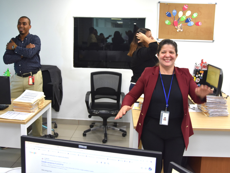 La Dirección General de Jubilaciones y Pensiones (DGJP) realizó la actividad denominada “Pausa Activa”, dirigida en esta ocasión a los colaboradores del Departamento de Análisis de Solicitudes, con el objetivo de promover el bienestar laboral, fomentar hábitos saludables y contribuir a la prevención de molestias musculares asociadas a la permanencia prolongada en una misma posición. La Dirección General de Jubilaciones y Pensiones (DGJP) realizó la actividad denominada “Pausa Activa”, dirigida en esta ocasión a los colaboradores del Departamento de Análisis de Solicitudes, con el objetivo de promover el bienestar laboral, fomentar hábitos saludables y contribuir a la prevención de molestias musculares asociadas a la permanencia prolongada en una misma posición.