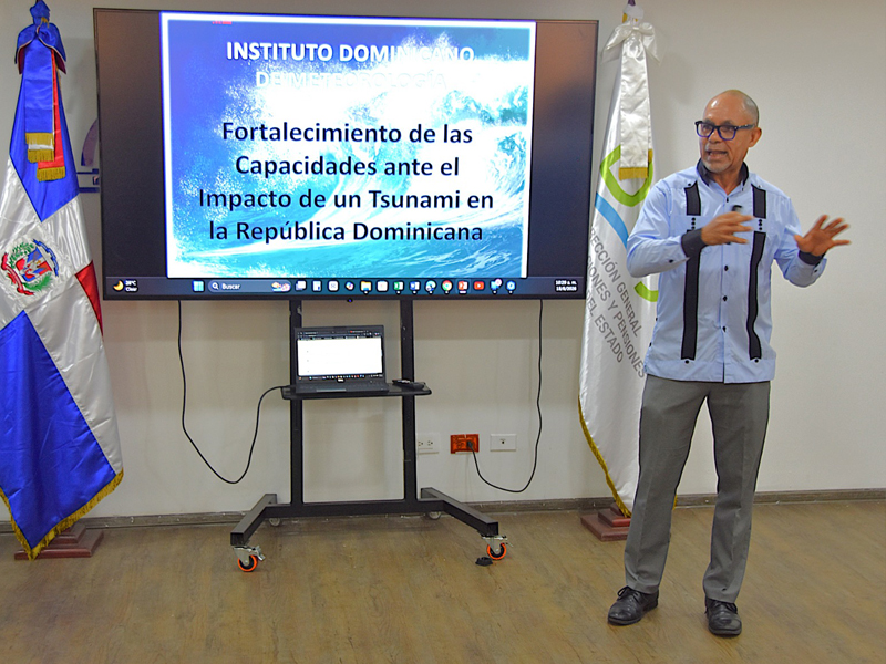 La Dirección General de Jubilaciones y Pensiones a Cargo del Estado (DGJP), en coordinación con el Instituto Dominicano de Meteorología (INDOMET), impartió la charla “Prevención y Medidas de Acción ante Tsunamis y Terremotos”, dirigida a sus colaboradores con el propósito de fortalecer sus conocimientos y capacidades para prevenir y responder de manera adecuada ante estos fenómenos naturales.