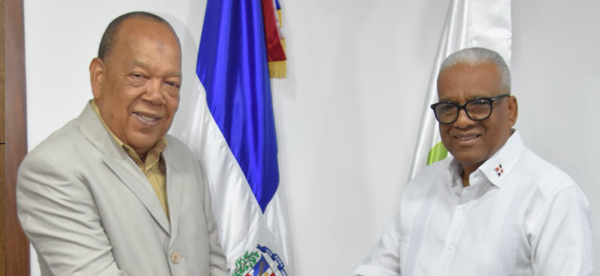 El director general de Jubilaciones y Pensiones, licenciado Juan Rosa, recibió en su despacho al director ejecutivo del Consejo Nacional para el VIH y el SIDA (CONAVIHSIDA), doctor Enrique González Cruz en el marco de una visita de cortesía orientada a fortalecer los vínculos de cooperación interinstitucional y promover iniciativas de interés común.