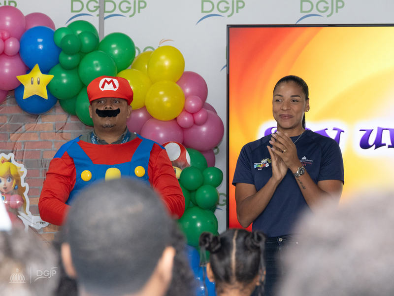 Con la finalidad de propiciar espacios de integración, sano esparcimiento y convivencia familiar, la Dirección General de Jubilaciones y Pensiones a Cargo del Estado (DGJP) realizó una actividad recreativa dirigida a los hijos de sus colaboradores, con edades comprendidas entre los 6 y 12 años.