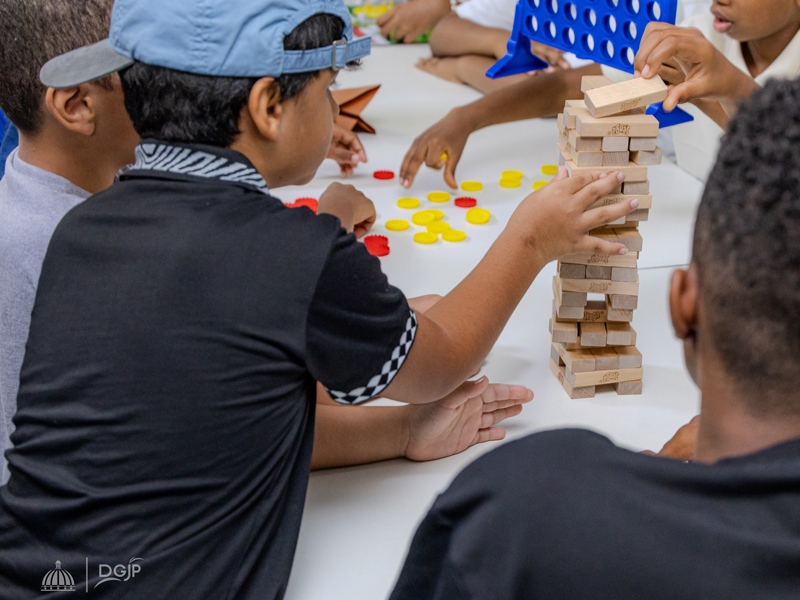 Con la finalidad de propiciar espacios de integración, sano esparcimiento y convivencia familiar, la Dirección General de Jubilaciones y Pensiones a Cargo del Estado (DGJP) realizó una actividad recreativa dirigida a los hijos de sus colaboradores, con edades comprendidas entre los 6 y 12 años.