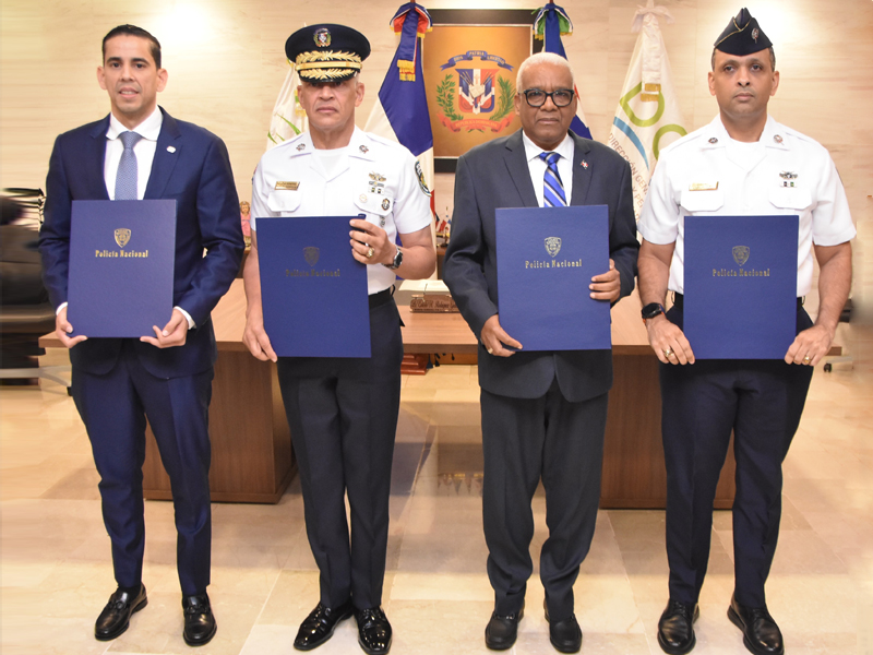 Con el objetivo de garantizar la protección de la salud integral de los exmiembros de la Policía Nacional y sus dependientes, la Dirección General de Jubilaciones y Pensiones a Cargo del Estado (DGJP), el Seguro Nacional de Salud (SENASA), y el Comité de Retiro de la Policía Nacional (COREPOL) suscribieron este martes una Resolución Administrativa Interinstitucional Conjunta, la cual establece el marco operativo y de control para la aplicación de facturación, retenciones y control de planes de salud complementarios destinados a los pensionados y jubilados del cuerpo castrense. Con el objetivo de garantizar la protección de la salud integral de los exmiembros de la Policía Nacional y sus dependientes, la Dirección General de Jubilaciones y Pensiones a Cargo del Estado (DGJP), el Seguro Nacional de Salud (SENASA), y el Comité de Retiro de la Policía Nacional (COREPOL) suscribieron este martes una Resolución Administrativa Interinstitucional Conjunta, la cual establece el marco operativo y de control para la aplicación de facturación, retenciones y control de planes de salud complementarios destinados a los pensionados y jubilados del cuerpo castrense.