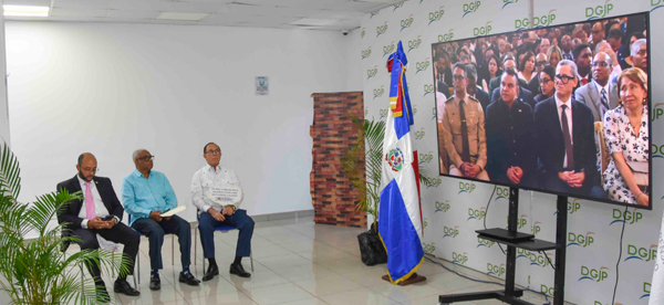 La Dirección General de Jubilaciones y Pensiones a Cargo del Estado (DGJP) se sumó a la Jornada Nacional de Oración y Acción de Gracias “Ora y Acciona RD”, iniciativa dispuesta por el presidente de la República, Luis Abinader, como un espacio de fe, reflexión, gratitud y unidad nacional. La jornada, realizada en las instalaciones de la institución, fue encabezada por el director general, licenciado Juan Rosa, y contó con la participación de encargados, coordinadores y colaboradores de las distintas áreas departamentales.