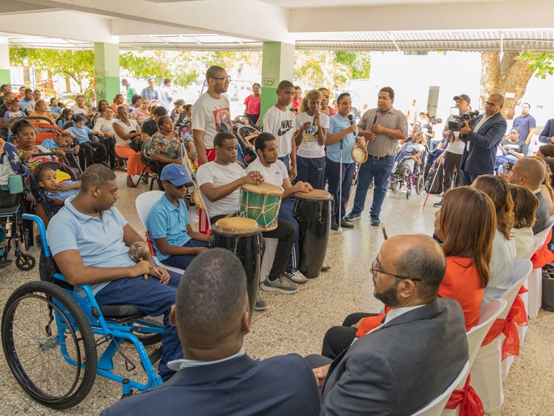 El subdirector general de Jubilaciones y Pensiones a Cargo del Estado (DGJP), licenciado Félix Joel Almonte, participó este jueves en la Socialización sobre los Derechos de las personas con Discapacidad, a cargo de la Comisión de Discapacidad de la Cámara de Diputados, en el Centro José Manuel Rodríguez Tavárez de Sordoceguera y Discapacidad Múltiple. El subdirector general de Jubilaciones y Pensiones a Cargo del Estado (DGJP), licenciado Félix Joel Almonte, participó este jueves en la Socialización sobre los Derechos de las personas con Discapacidad, a cargo de la Comisión de Discapacidad de la Cámara de Diputados, en el Centro José Manuel Rodríguez Tavárez de Sordoceguera y Discapacidad Múltiple.