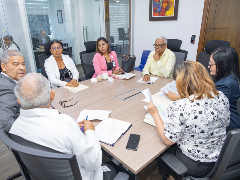 El director general de Jubilaciones y Pensiones a Cargo del Estado, licenciado Juan Rosa, recibió en su despacho una comisión del Instituto Agrario Dominicano (IAD), encabezada por su director, Dario Castillo Lugo, con el propósito de abordar temas interinstitucionales. El director general de Jubilaciones y Pensiones a Cargo del Estado, licenciado Juan Rosa, recibió en su despacho una comisión del Instituto Agrario Dominicano (IAD), encabezada por su director, Dario Castillo Lugo, con el propósito de abordar temas interinstitucionales.