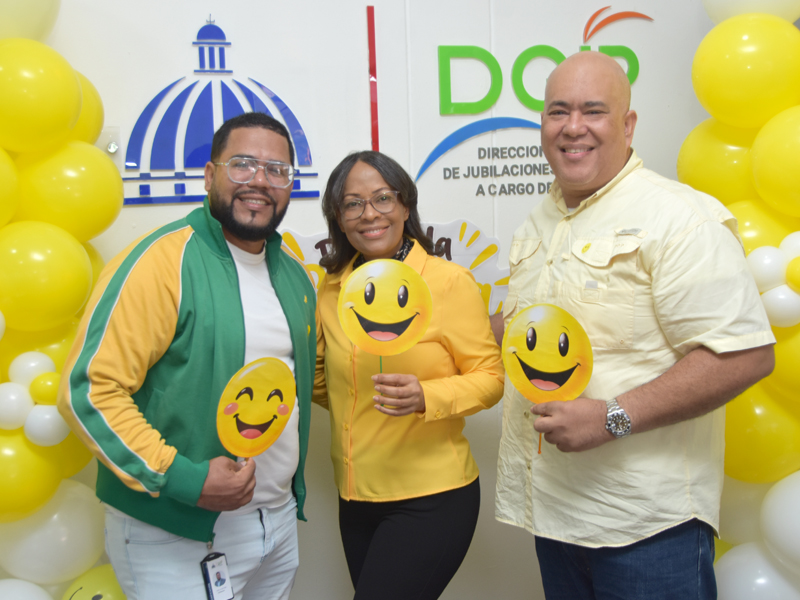 Con sonrisas, música y un ambiente de confraternidad, la Dirección General de Jubilaciones y Pensiones a Cargo del Estado (DGJP) conmemoró el Día Mundial de la Sonrisa, mediante una jornada dedicada a promover la alegría, la integración y el bienestar de sus colaboradores. Con sonrisas, música y un ambiente de confraternidad, la Dirección General de Jubilaciones y Pensiones a Cargo del Estado (DGJP) conmemoró el Día Mundial de la Sonrisa, mediante una jornada dedicada a promover la alegría, la integración y el bienestar de sus colaboradores.
