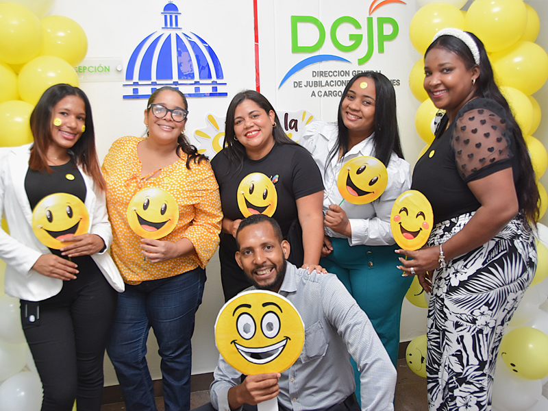 Con sonrisas, música y un ambiente de confraternidad, la Dirección General de Jubilaciones y Pensiones a Cargo del Estado (DGJP) conmemoró el Día Mundial de la Sonrisa, mediante una jornada dedicada a promover la alegría, la integración y el bienestar de sus colaboradores. Con sonrisas, música y un ambiente de confraternidad, la Dirección General de Jubilaciones y Pensiones a Cargo del Estado (DGJP) conmemoró el Día Mundial de la Sonrisa, mediante una jornada dedicada a promover la alegría, la integración y el bienestar de sus colaboradores.