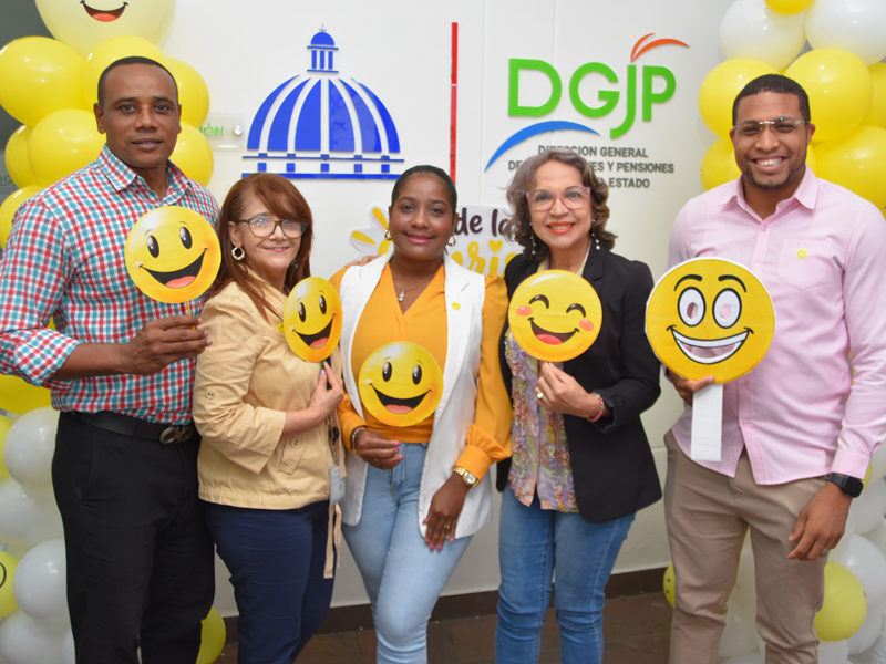 Con sonrisas, música y un ambiente de confraternidad, la Dirección General de Jubilaciones y Pensiones a Cargo del Estado (DGJP) conmemoró el Día Mundial de la Sonrisa, mediante una jornada dedicada a promover la alegría, la integración y el bienestar de sus colaboradores. Con sonrisas, música y un ambiente de confraternidad, la Dirección General de Jubilaciones y Pensiones a Cargo del Estado (DGJP) conmemoró el Día Mundial de la Sonrisa, mediante una jornada dedicada a promover la alegría, la integración y el bienestar de sus colaboradores.