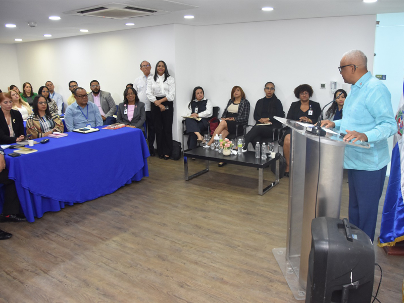 La Dirección General de Jubilaciones y Pensiones (DGJP) fortaleció las capacidades de sus colaboradores mediante el taller titulado: Normas Básicas de Control Interno (NOBACI), impartido por la Contraloría General de la República, con el propósito de proporcionar herramientas que permitan estandarizar los procedimientos y fortalecer los sistemas de administración y control interno de la institución, conforme al marco legal y normativo vigente.