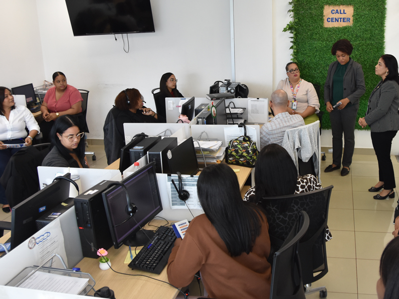 La Dirección General de Jubilaciones y Pensiones a Cargo del Estado (DGJP), en coordinación con el Instituto de Auxilios y Viviendas (INAVI), impartió una charla informativa sobre los beneficios, requisitos y coberturas de los planes funerarios, con el objetivo de orientar a los colaboradores sobre los servicios disponibles, promover la actualización de sus expedientes y facilitar la afiliación de quienes aún no cuentan con esta protección. La Dirección General de Jubilaciones y Pensiones a Cargo del Estado (DGJP), en coordinación con el Instituto de Auxilios y Viviendas (INAVI), impartió una charla informativa sobre los beneficios, requisitos y coberturas de los planes funerarios, con el objetivo de orientar a los colaboradores sobre los servicios disponibles, promover la actualización de sus expedientes y facilitar la afiliación de quienes aún no cuentan con esta protección.