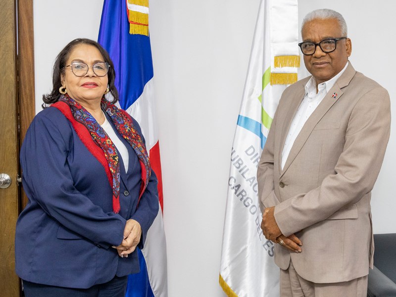 El director general de Jubilaciones y Pensiones a Cargo del Estado (DGJP), licenciado Juan Rosa, recibió hoy en su despacho la visita de cortesía de la presidenta de la Cámara de Cuentas, Emma Polanco, con el propósito de fortalecer los lazos interinstitucionales y estrechar la colaboración entre ambas entidades.